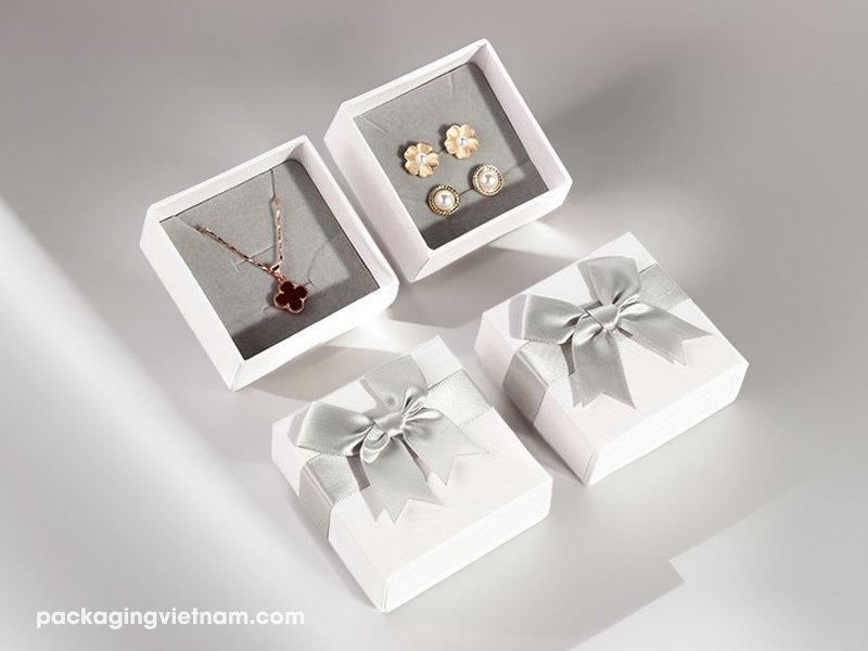 small-jewelry-gift-box-4