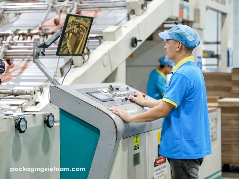 Vietnam-rigid-box-factory-1