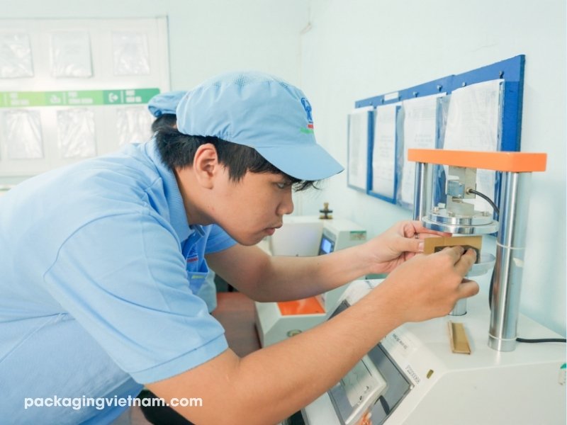 Vietnam-rigid-box-factory-5
