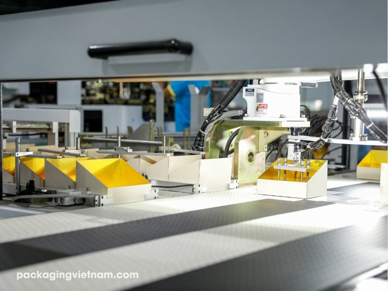 Vietnam-rigid-box-factory-9